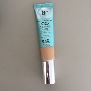 CC It cosmetics Oil Free Medium Tan